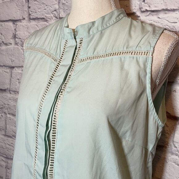 Olive & Oak Sleeveless Partial Button Down Top Size Small - Picture 3 of 7
